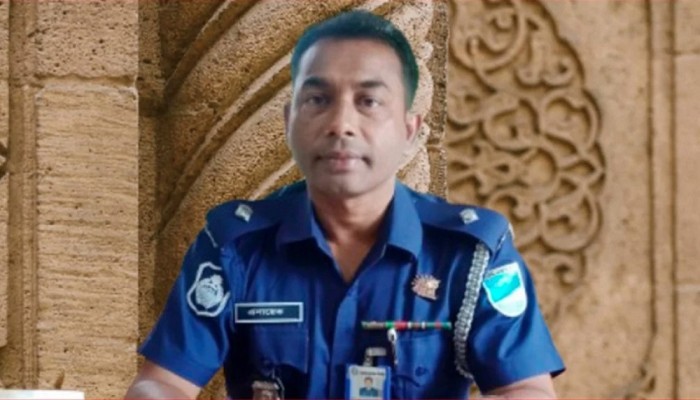 আড়াইহাজারের ওসির ভিডিও ভাইরাল, ‘কম টাকায় সম্মান থাকে না’